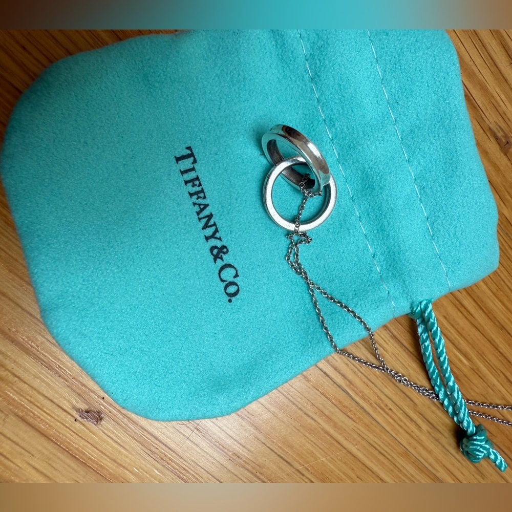 Tiffany & Co. Interlocking Circled Pendant in Silver - Picture 2 of 8